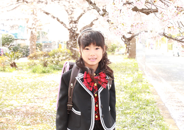【スタジオカワシマ】桜並木の女の子