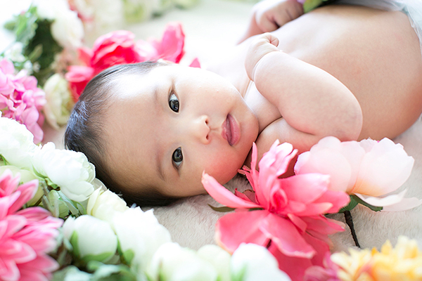【ALIVE】お花に囲まれた赤ちゃん